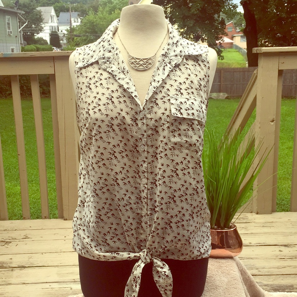 Black and white swallow print top